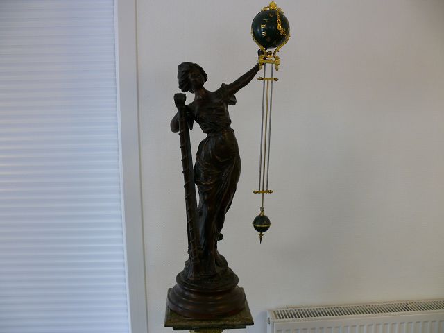 Mysterieuse Bronze Schwingpendeluhr um 1910 / Standuhr / Kaminuhr / 92cm