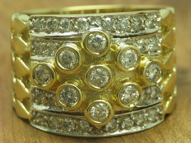 14kt 585 Gelbgold Ring mit 0,93ct Brillant Besatz / Diamant / 10,3g / RG 55