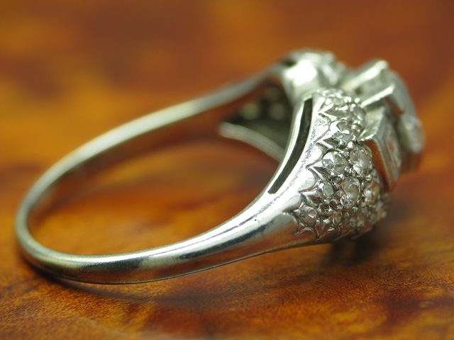 18kt 750 Weißgold Art-Decó Ring mit 1,12ct Brillant & Diamant Besatz / RG 52