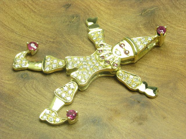 18kt 750 Gelbgold Hampelmann Anhänger mit 0,73ct Brillant & 0,31ct Rubin Besatz