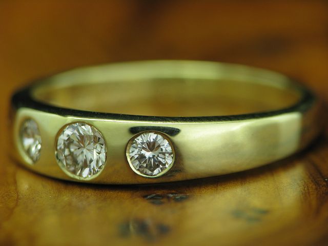 14kt 585 Gelbgold Ring mit 0,42ct Brillant Besatz / Diamant / 2,9g / RG 56