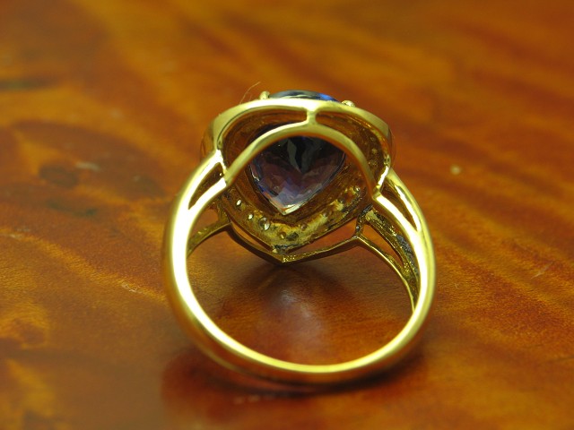 18kt 750 Gelbgold Ring mit 0,25ct Brillant & 4,04ct Tansanit Besatz / RG 55