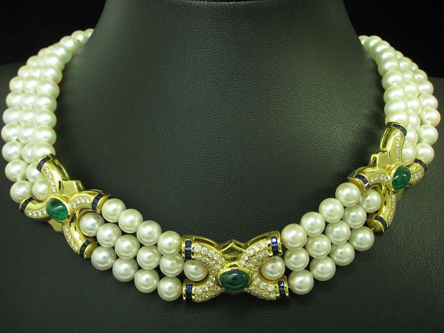 Akoya-Perlen Collier mit 1,64ct Brillant, 0,96ct Saphir & 4,20ct Smaragd / 40cm