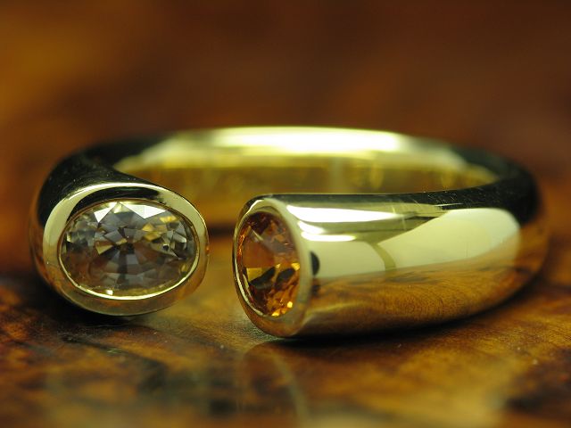 18kt 750 Gelbgold Ring mit 1,30ct Citrin & 1,30ct Korund Besatz / 13,8g / RG 56