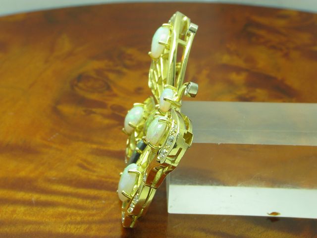 18kt 750 Gold Brosche in Schmetterlingsform mit 0,76ct Brillant & 8,40ct Opal
