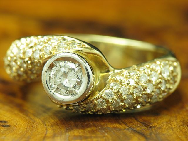 14kt 585 bicolor Gold Ring mit 0,89ct Brillant Besatz / Diamant / 7,0g / RG 54