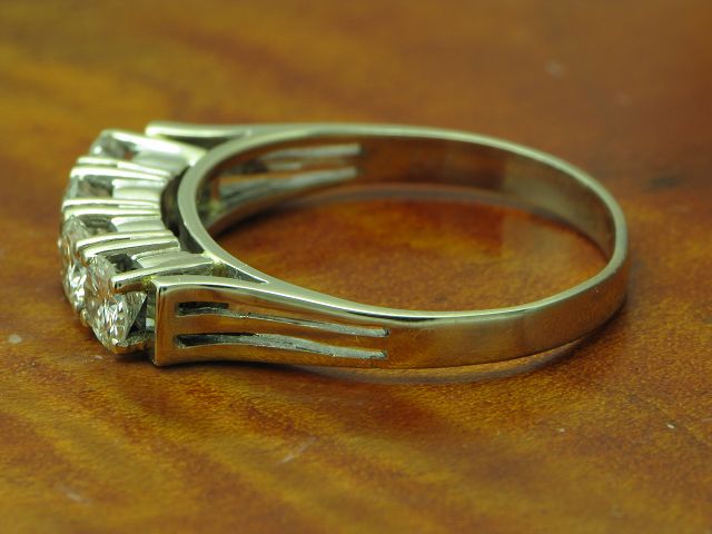14kt 585 Weißgold Ring mit 1,00ct Brillant Besatz / Diamant / 2,7g / RG 57