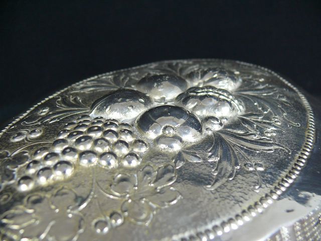 800 Silber Schatulle mit floralen Verzierungen / filigran / Echtsilber / 732,0g