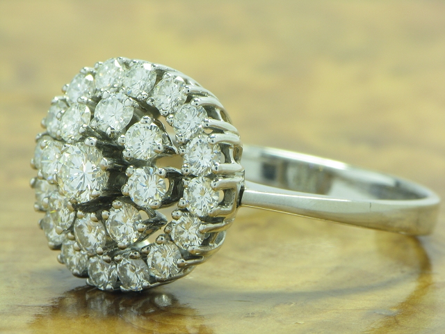 14kt 585 Weißgold Ring mit 2,10ct Brillant Besatz / Diamant / 7,5g / RG 68,5